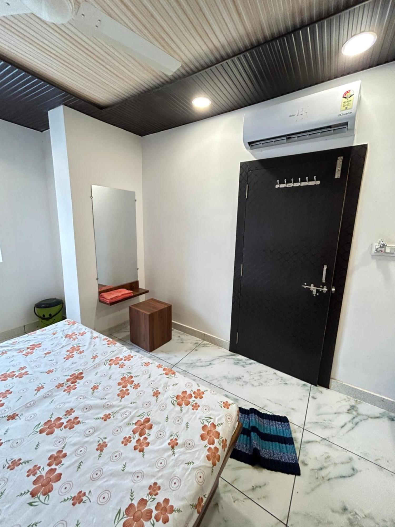 Hotel Shree Sidhi Vinayak اوجاين المظهر الخارجي الصورة