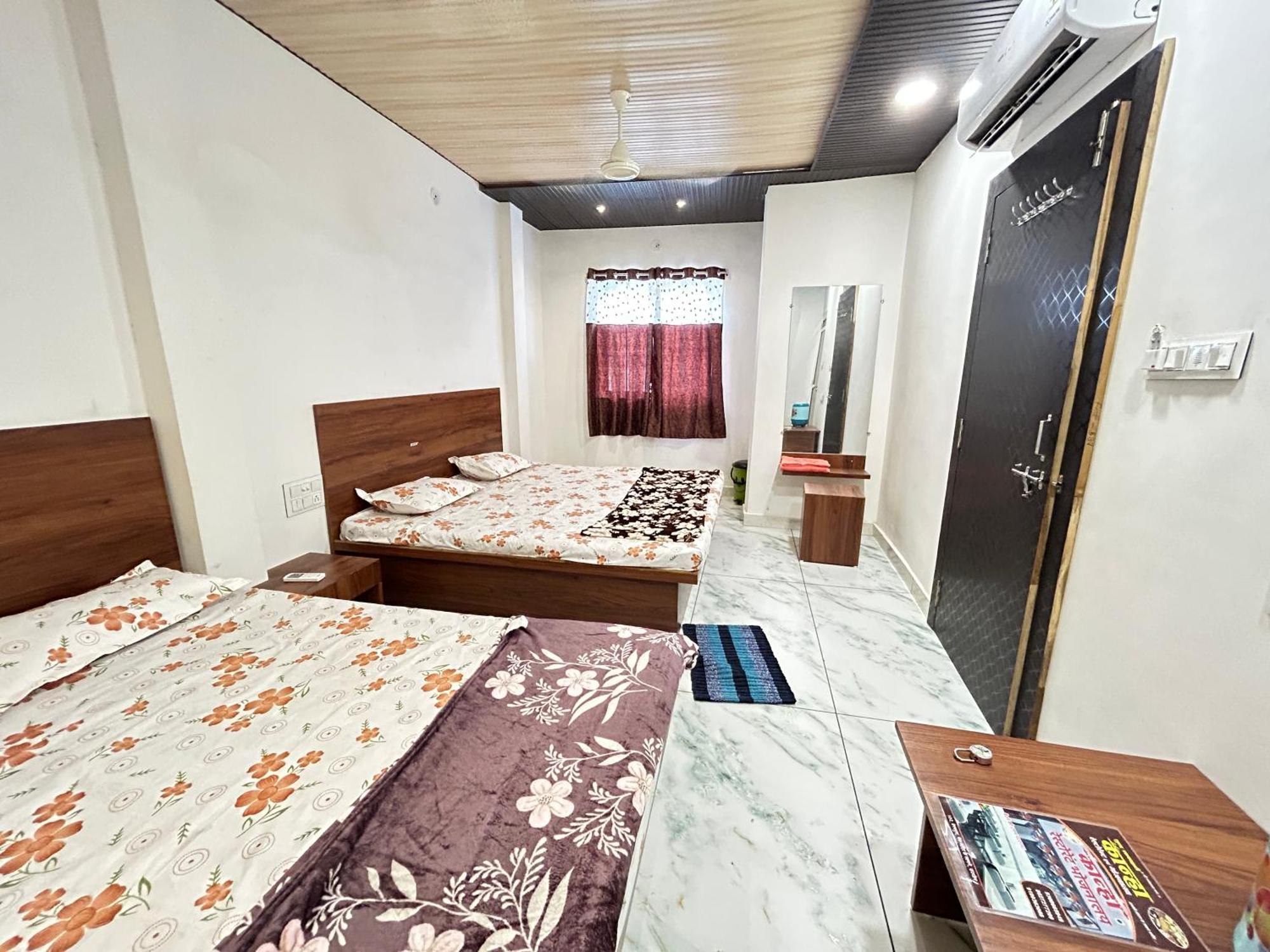 Hotel Shree Sidhi Vinayak اوجاين المظهر الخارجي الصورة