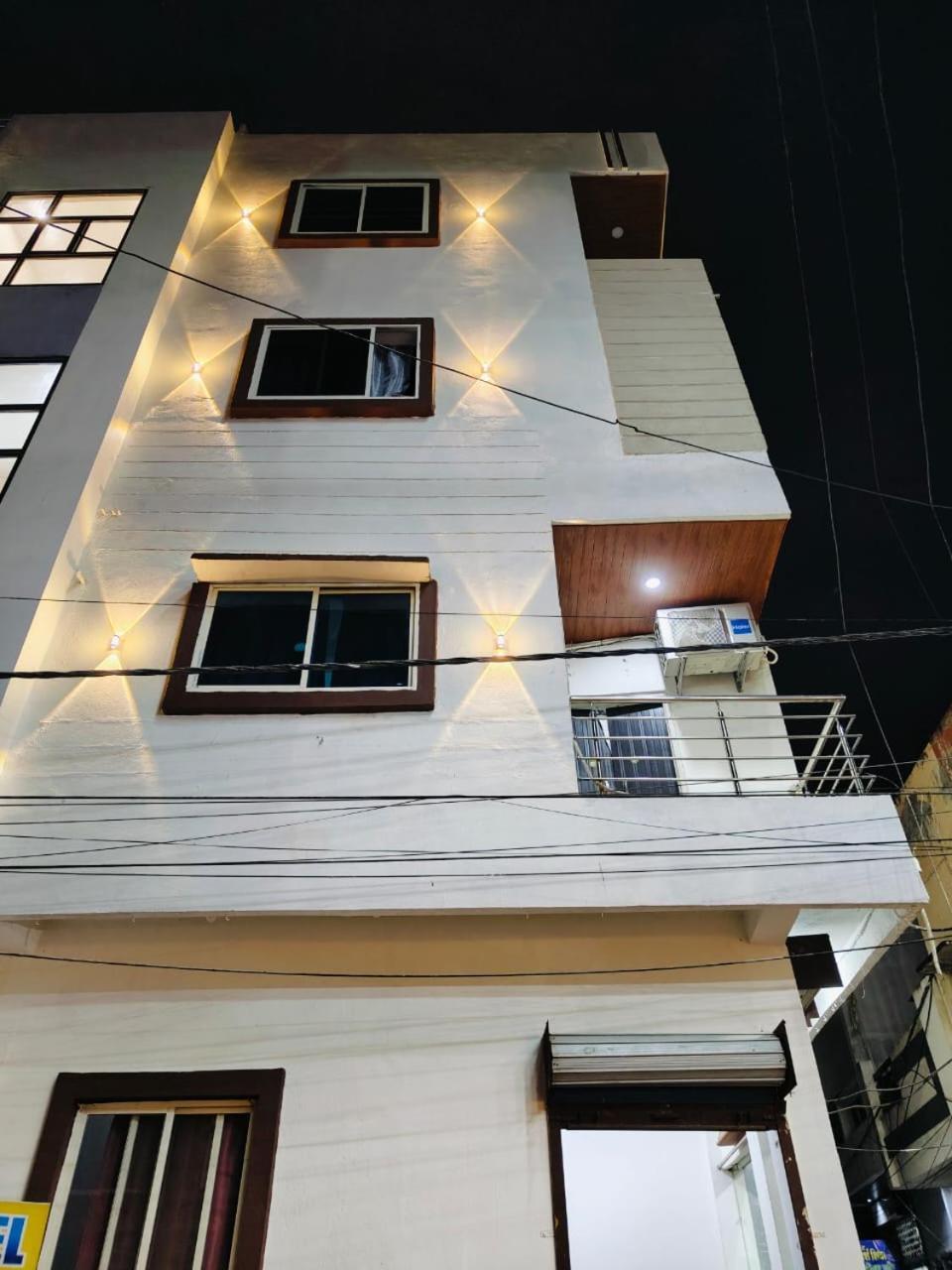 Hotel Shree Sidhi Vinayak اوجاين المظهر الخارجي الصورة